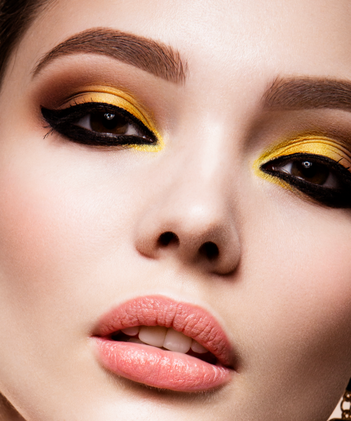 Geisha: Translucent Compact Powder-1